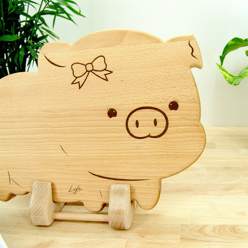 Pig Chopping Board - Penny in Beech Pig Chopping Board - Penny in Beech