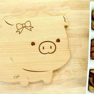 Pig Chopping Board - Penny in Beech